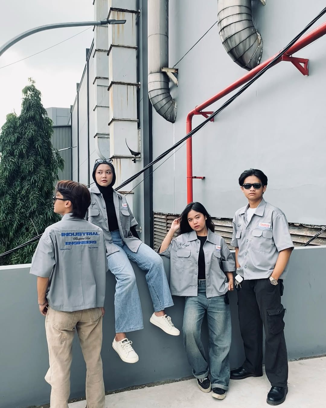 Workshirt premium dengan desain minimalis dan potongan modern untuk gaya urban